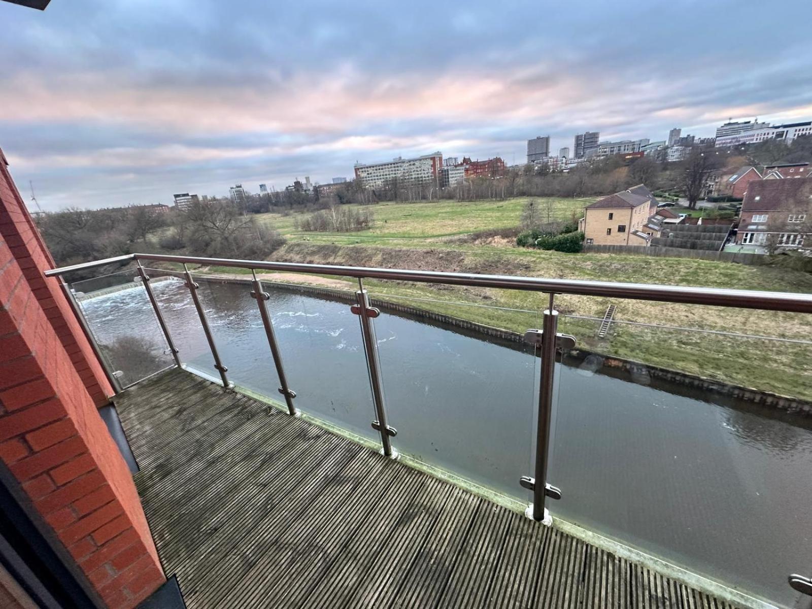 Adelphi Wharf Apartments By Beehosting Manchester Esterno foto