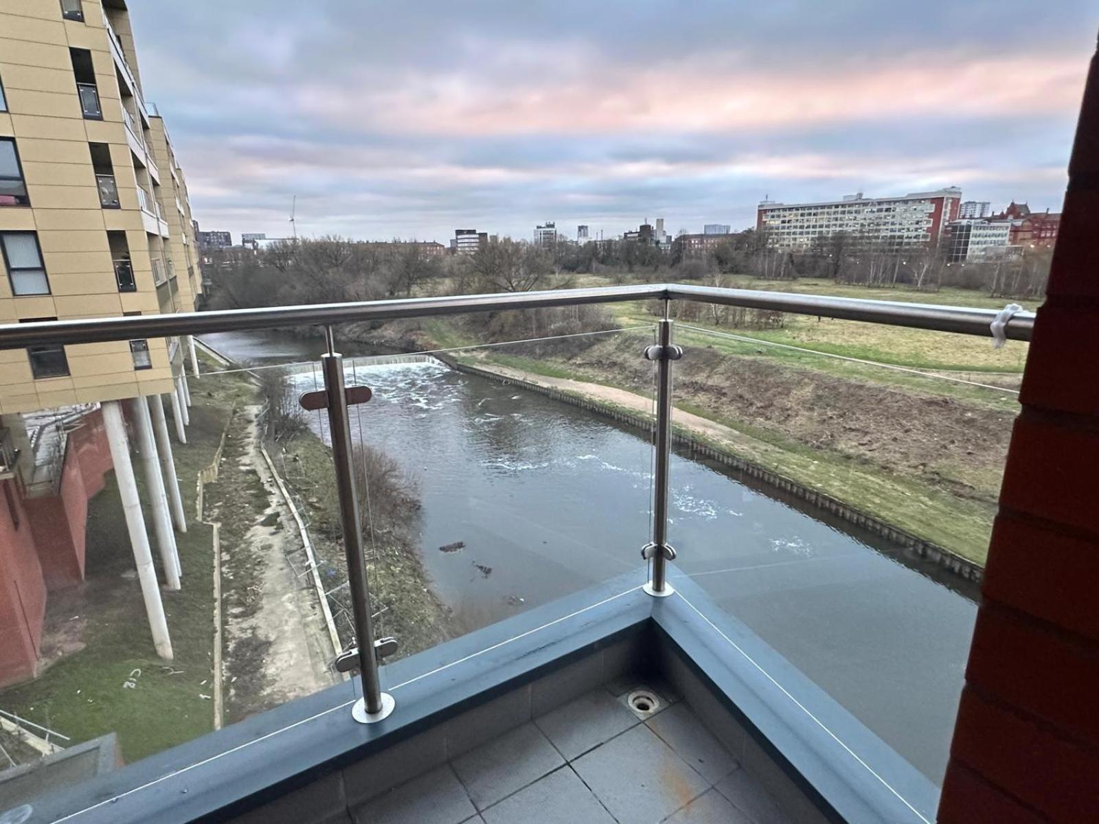 Adelphi Wharf Apartments By Beehosting Manchester Esterno foto
