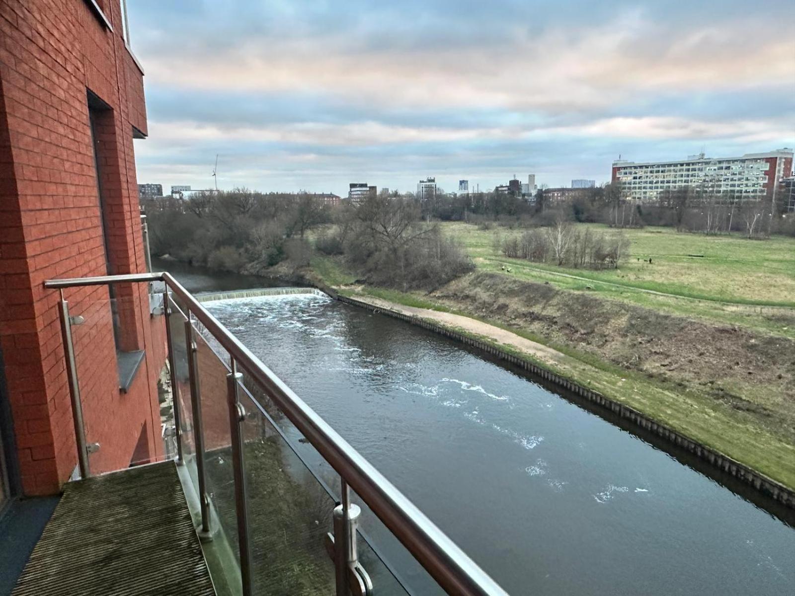 Adelphi Wharf Apartments By Beehosting Manchester Esterno foto